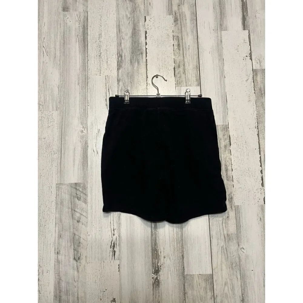 Black shorts - Picture 3 of 4